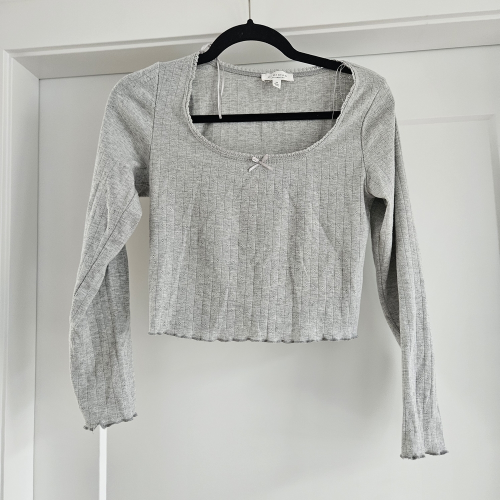 Kirious Gray Long Sleeve Crop Top With Ruffle And Bow Detail M